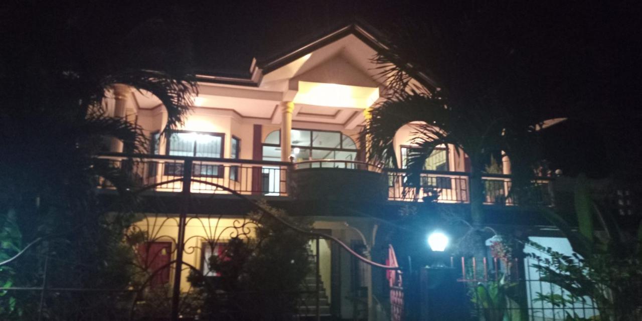 Riverside At Aninuan Accommodation And Food Puerto Galera Exterior foto